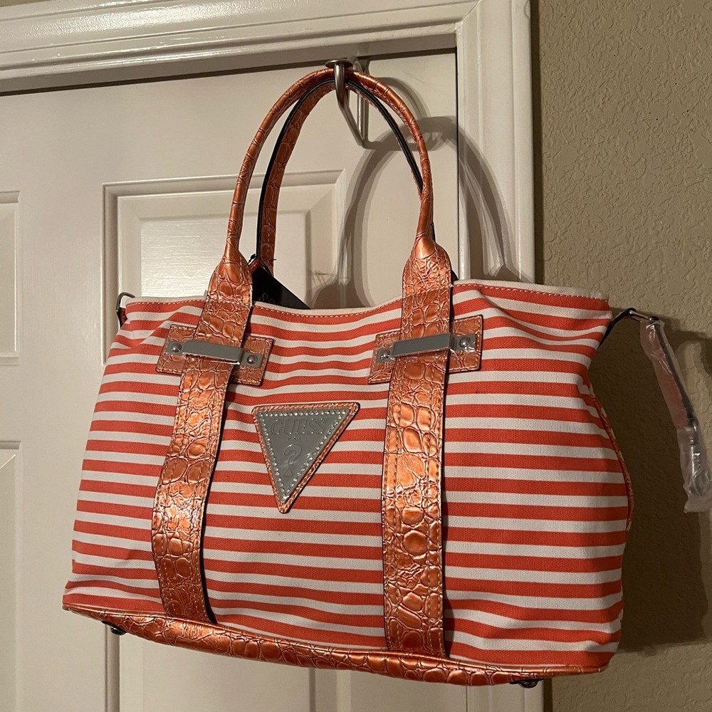 NWT med size GUESS tote bag. American Candy.